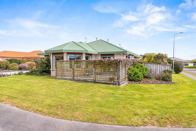 Photo of property in 2 Kaye's Place, Paraparaumu Beach, Paraparaumu, 5032