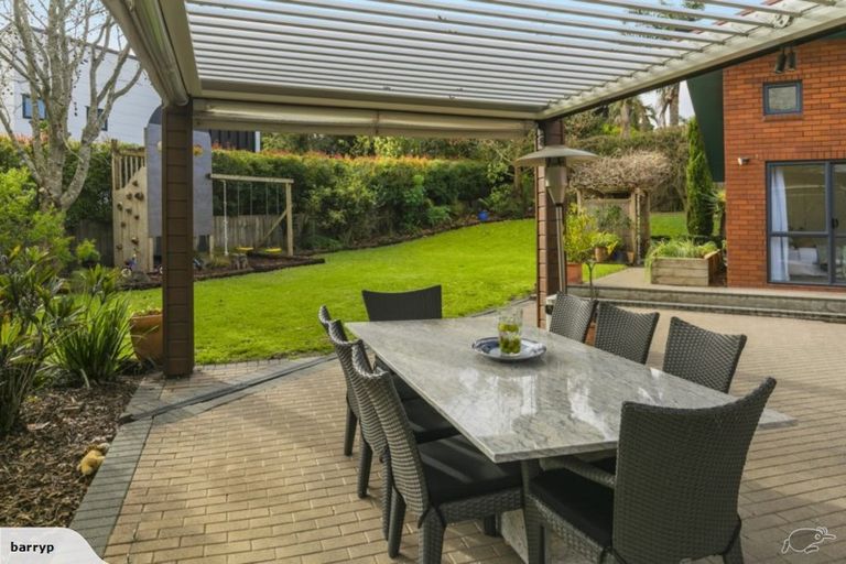 Photo of property in 28 Oakford Park Crescent, Greenhithe, Auckland, 0632