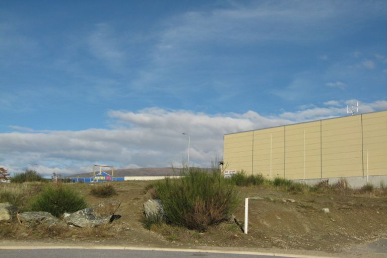 Photo of property in 14 Aspinall Street, Wanaka, 9305