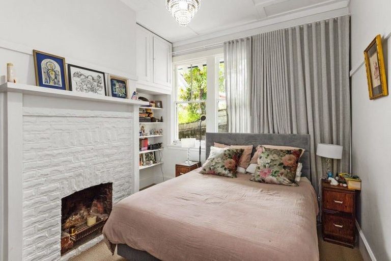 Photo of property in 60 Milton Road, Bluff Hill, Napier, 4110