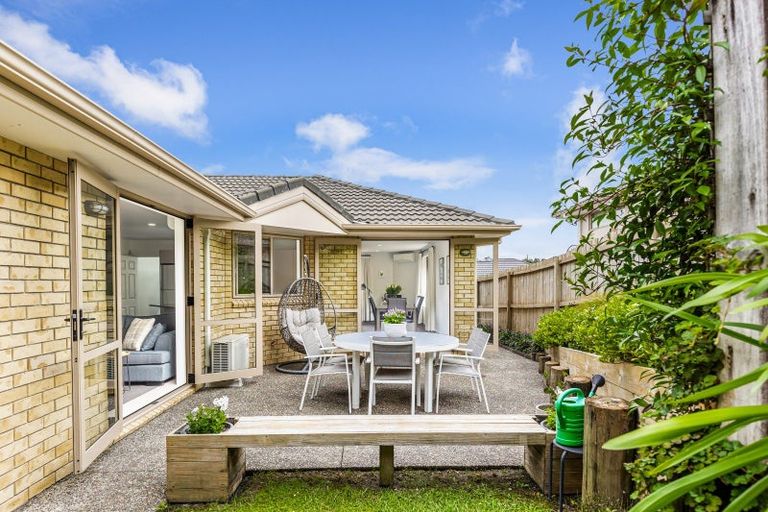 Photo of property in 23 Henry Partington Place, Greenhithe, Auckland, 0632