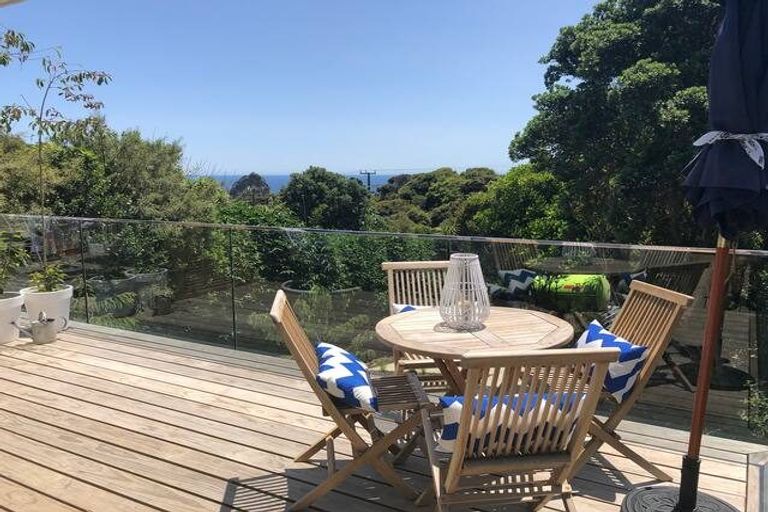 Photo of property in 121 Seaview Road, Piha, New Lynn, 0772