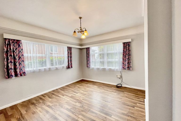 Photo of property in 13 Peter Terrace, Castor Bay, Auckland, 0620