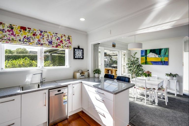 Photo of property in 74 Te Mata Road, Havelock North, 4130