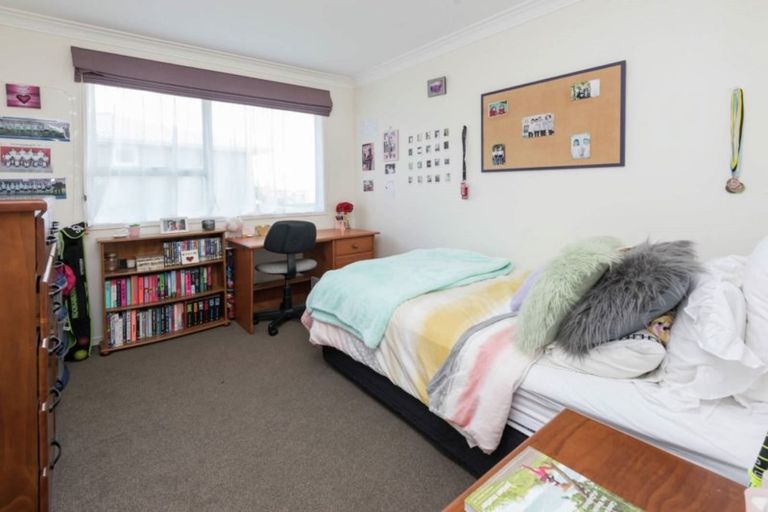 Photo of property in 14 Judkins Crescent, Cockle Bay, Auckland, 2014