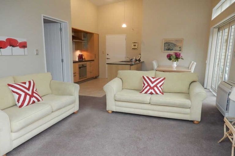 Photo of property in 2/43 Main Road, Redcliffs, Christchurch, 8081