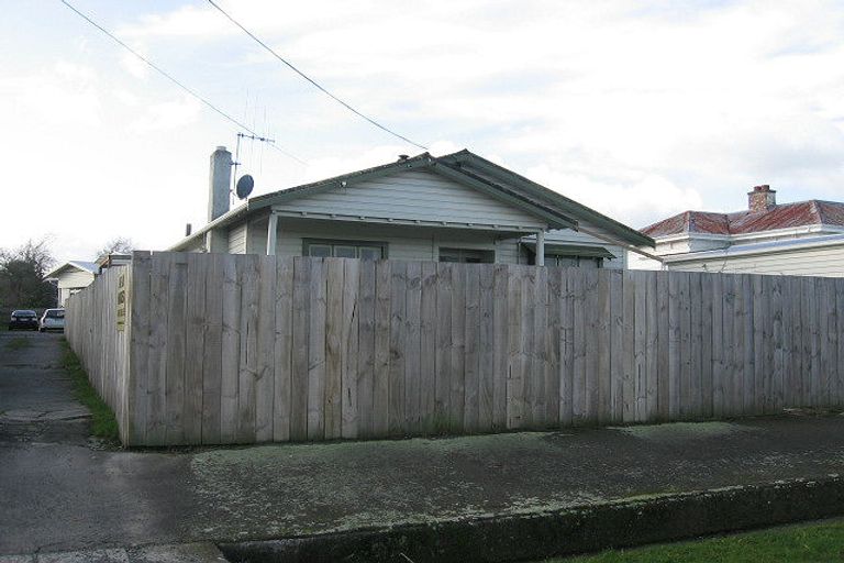 Photo of property in 12 Wellington Street, Feilding, 4702