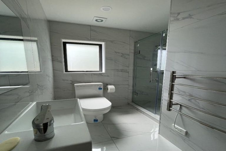 Photo of property in 367a Don Buck Road, Massey, Auckland, 0614