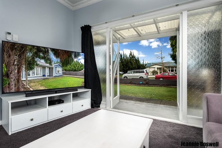 Photo of property in 53 Burns Avenue, Takaro, Palmerston North, 4412