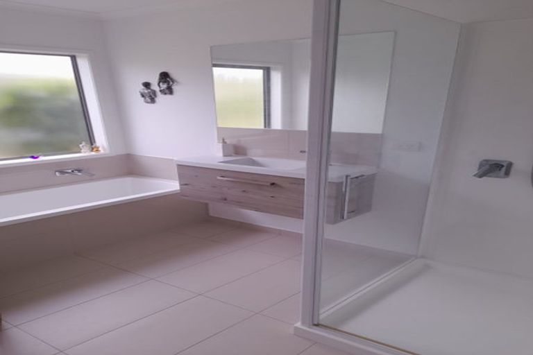 Photo of property in 20 Roseberry Place, Whitianga, 3510