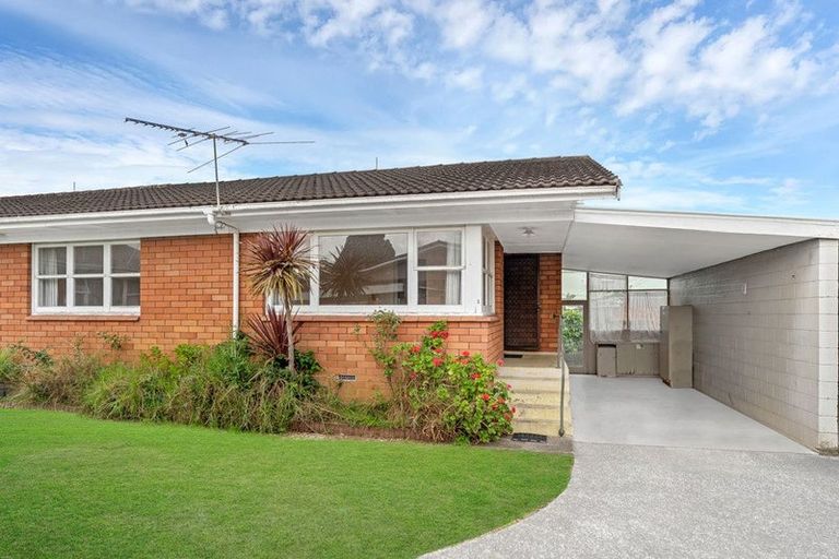 Photo of property in 2/62 Great South Road, Papakura, 2110
