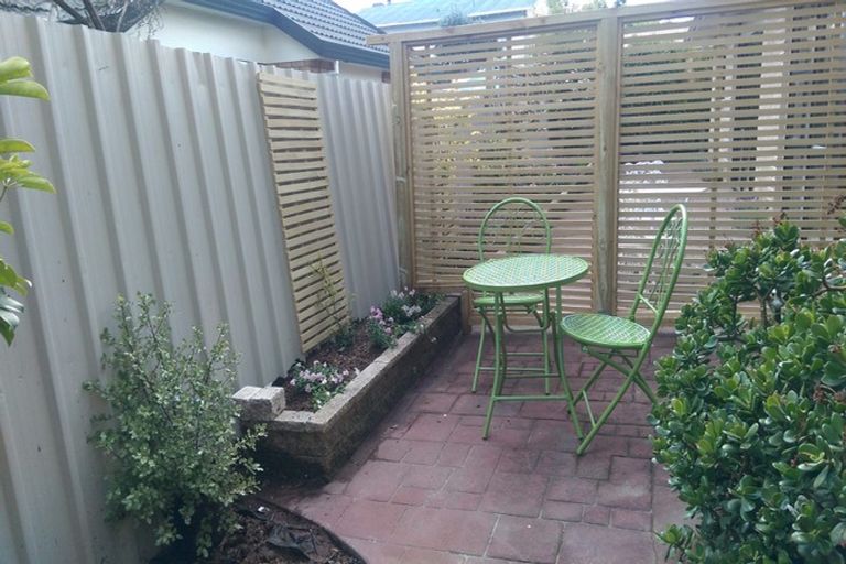 Photo of property in 2a Te Uruhi Grove, Paraparaumu, 5032