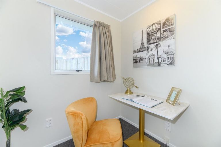 Photo of property in 27 Lavery Place, Sunnynook, Auckland, 0632