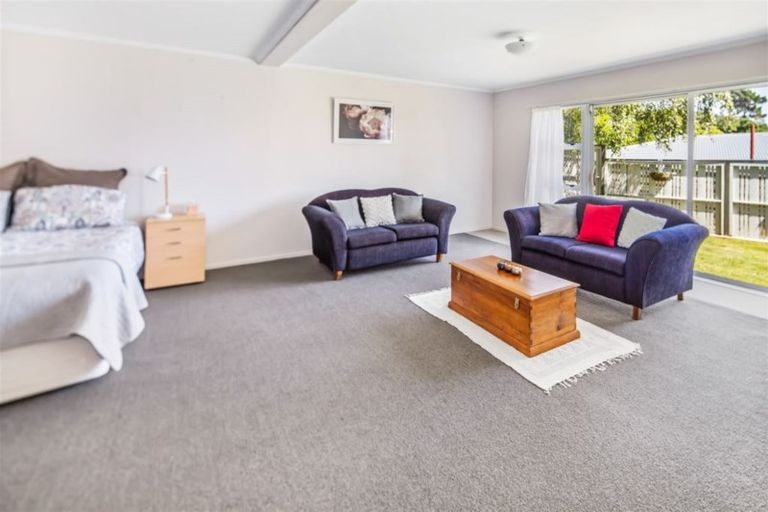 Photo of property in 97 Stewart Drive, Newlands, Wellington, 6037