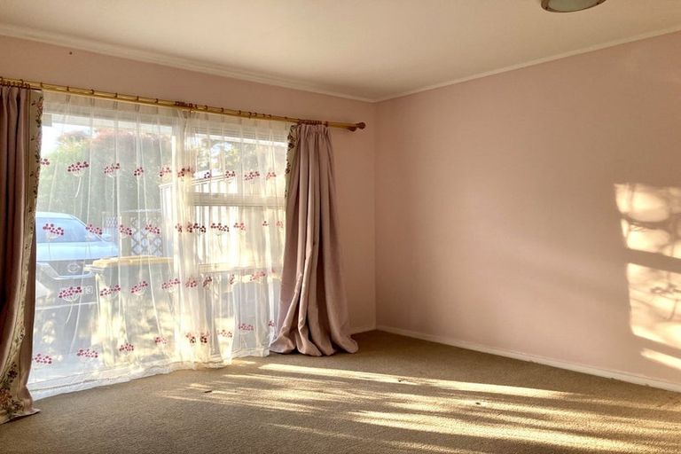 Photo of property in 2/89a Royal Road, Massey, Auckland, 0614