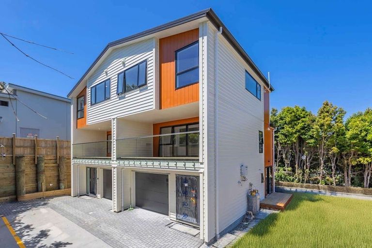 Photo of property in 6/20 William Souter Street, Forrest Hill, Auckland, 0620