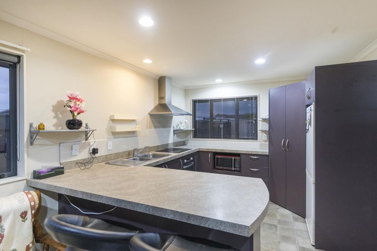 Photo of property in 53 Geneva Terrace, Kelvin Grove, Palmerston North, 4414