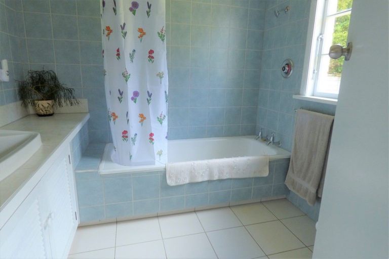 Photo of property in Old Mill Cottage, 2356 Herbert-hampden Road, Herbert, Oamaru, 9495