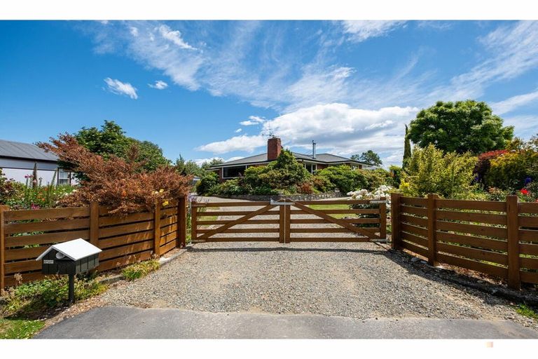 Photo of property in 76 Rhodes Street, Waimate, 7924