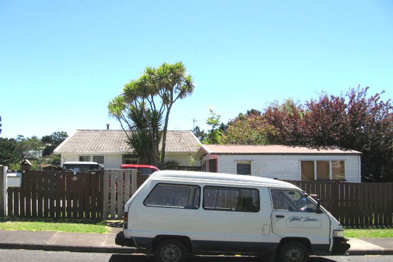 Photo of property in 1/75 Taurus Crescent, Beach Haven, Auckland, 0626
