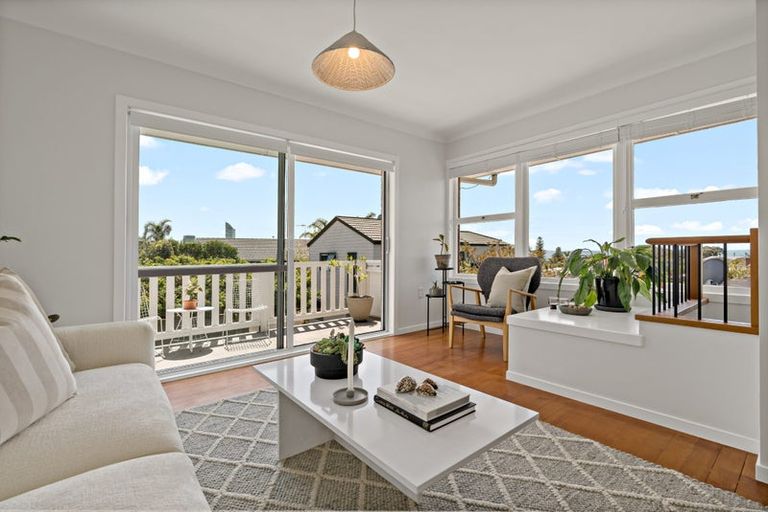 Photo of property in 1/264 Lake Road, Hauraki, Auckland, 0622