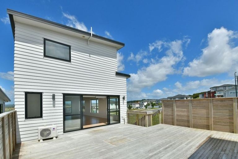 Photo of property in 58 Ascension Crescent, Orewa, 0931