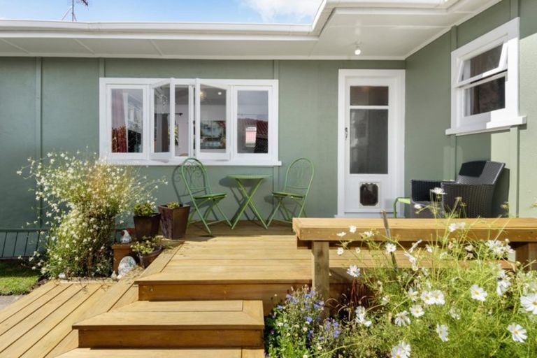 Photo of property in 496c Devonport Road, Tauranga South, Tauranga, 3112