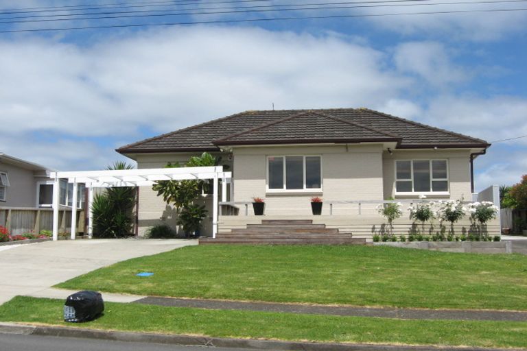 Photo of property in 9 Cardiff Street, Pukekohe, 2120