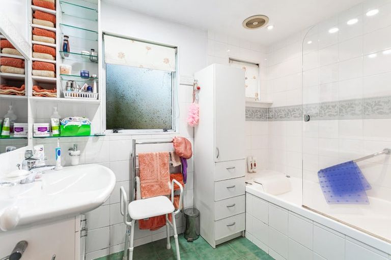 Photo of property in 138 Waimumu Road, Massey, Auckland, 0614