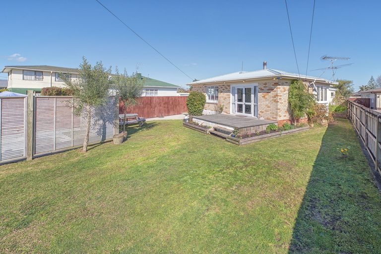 Photo of property in 30 Hill Crescent, Papakura, 2110