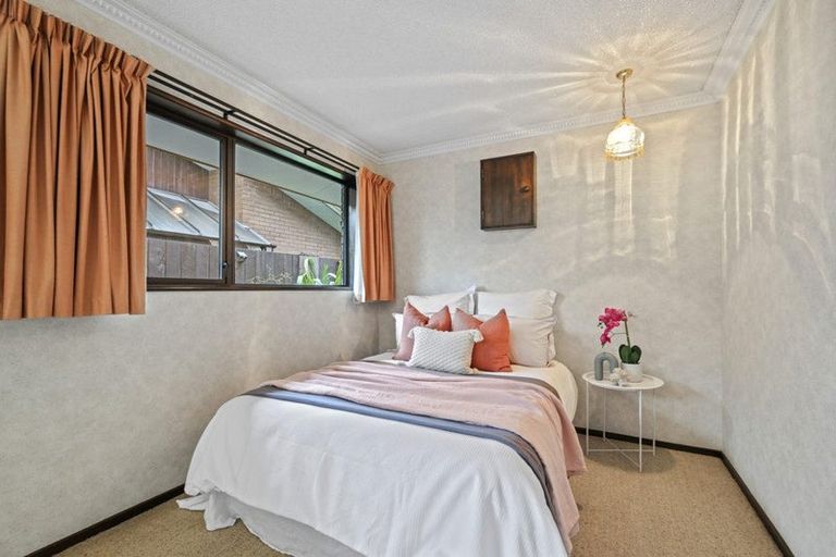 Photo of property in 18 Hawkswood Place, Avonhead, Christchurch, 8042