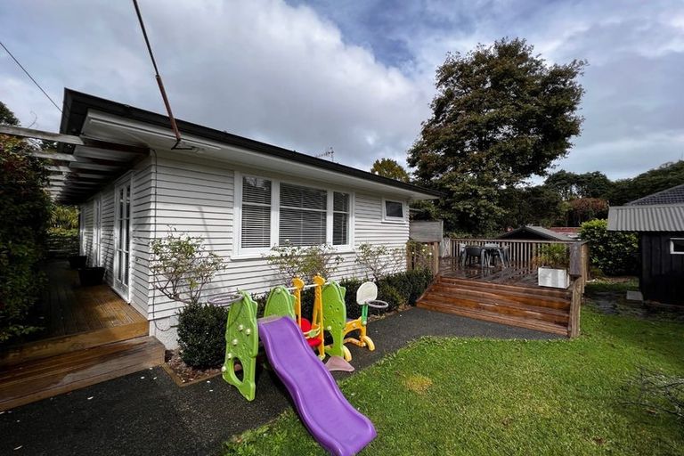 Photo of property in 1/73 Verran Road, Birkenhead, Auckland, 0626