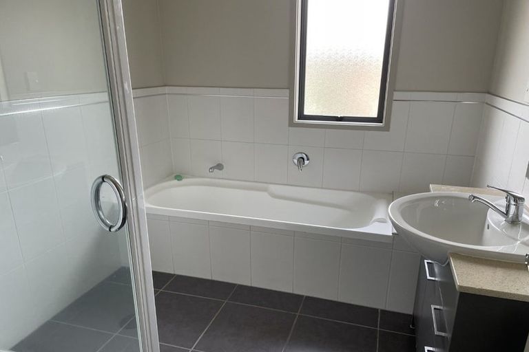 Photo of property in 7 Greenbough Lane, Greenhithe, Auckland, 0632