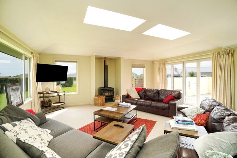 Photo of property in 3 Court Of Ascot, Seaward Bush, Invercargill, 9812