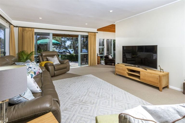 Photo of property in 1/71 Beresford Street, Bayswater, Auckland, 0622