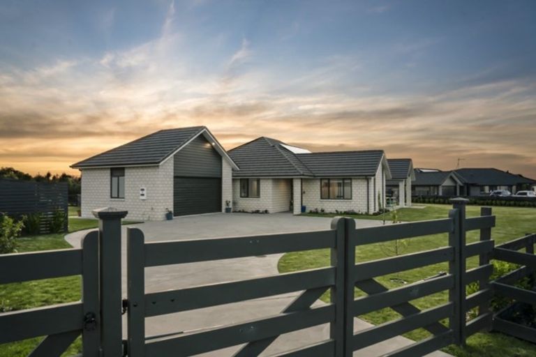 Photo of property in 11 Mike Smith Drive, Cambridge, 3434