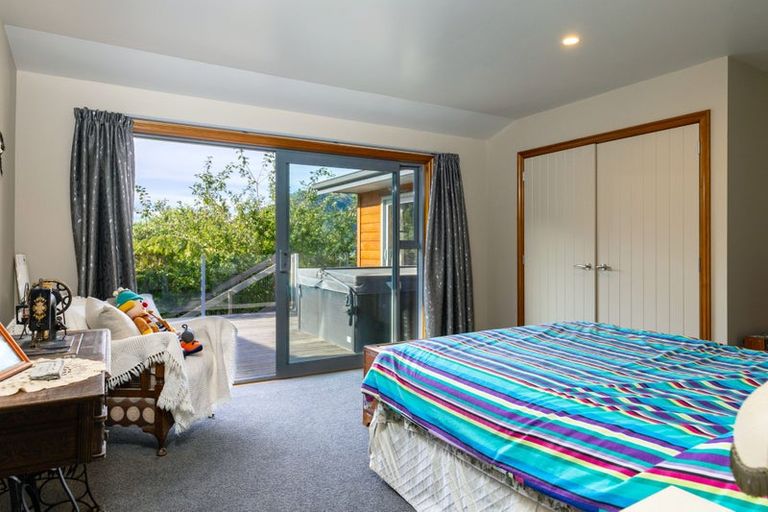 Photo of property in 19 Mccormicks Road, Whatamango Bay, Picton, 7281