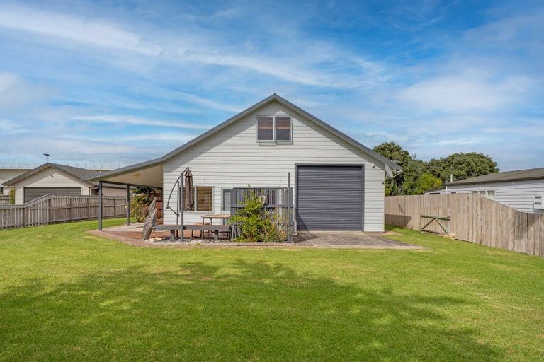 Photo of property in 17 Endeavour Close, Whitianga, 3510