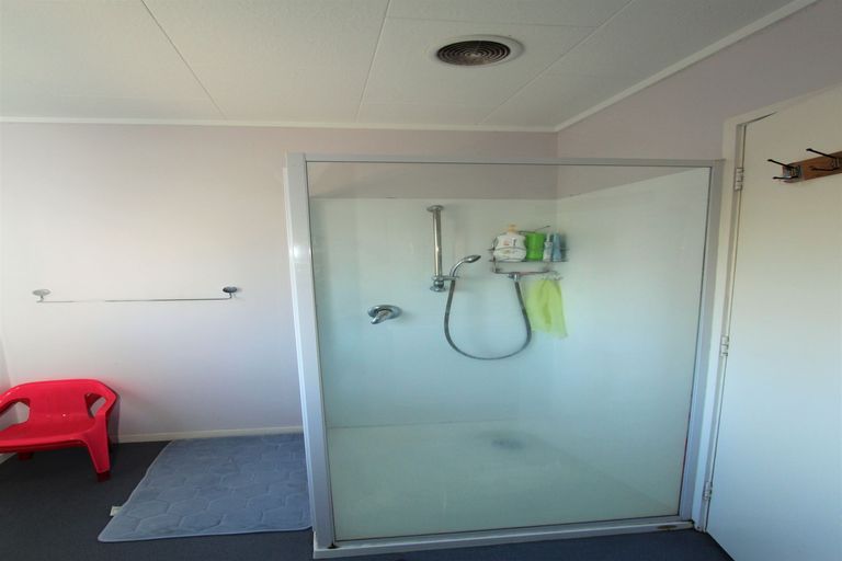 Photo of property in 2/8 Senecio Place, Weymouth, Auckland, 2103
