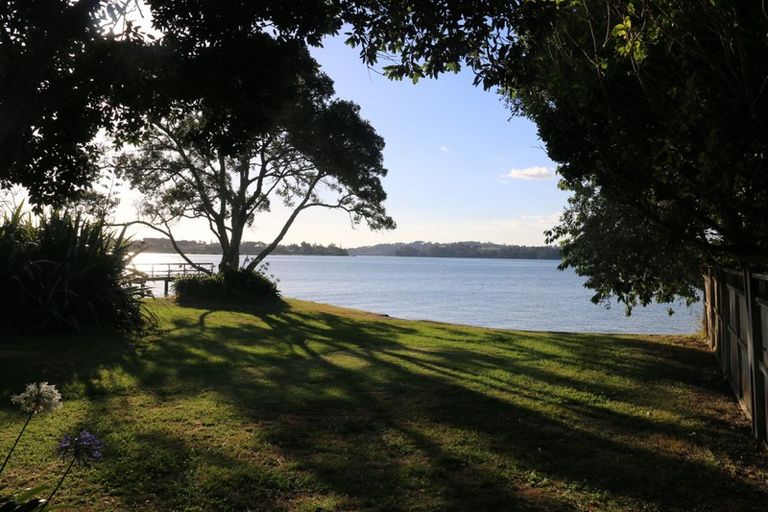 Photo of property in 2 Twin Wharf Road, Herald Island, Auckland, 0618