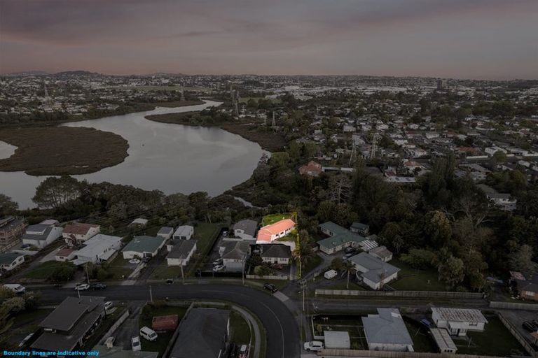 Photo of property in 1/29 Beaubank Road, Kelston, Auckland, 0602