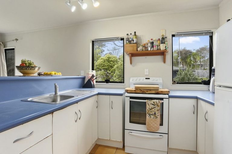 Photo of property in 27 Shadon Place, Stanmore Bay, Whangaparaoa, 0932