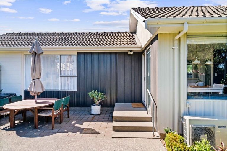 Photo of property in 37 Oakley Crescent, Hornby, Christchurch, 8042