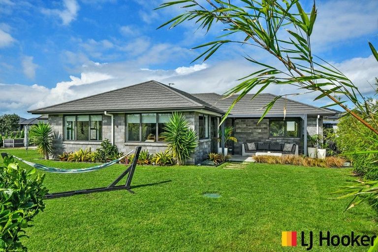 Photo of property in 14 Dame Nganeko Drive, Glenbrook, Waiuku, 2681