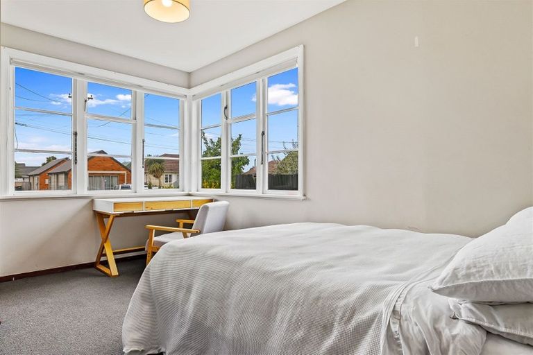 Photo of property in 19 Pitcairn Crescent, Bryndwr, Christchurch, 8053