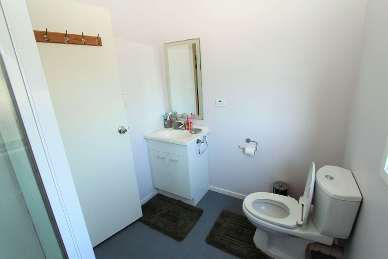Photo of property in 2/8 Senecio Place, Weymouth, Auckland, 2103