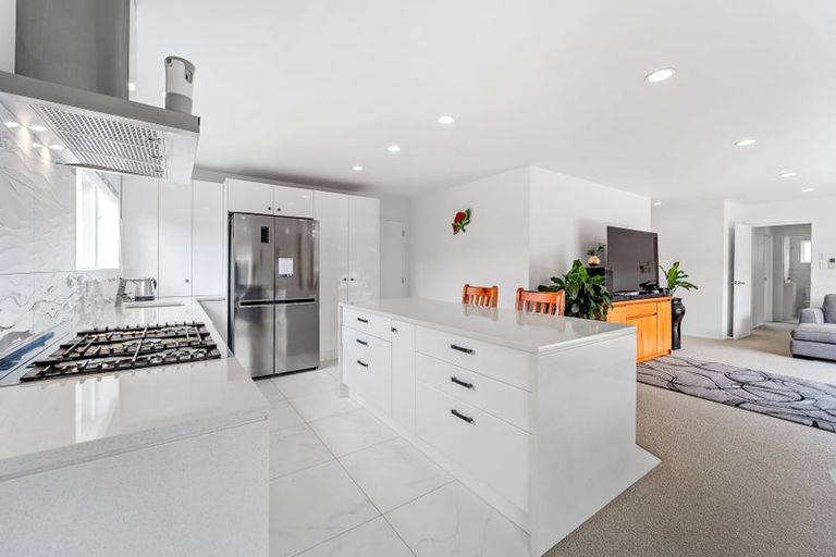 Photo of property in 31 Centreway Road, Orewa, 0931