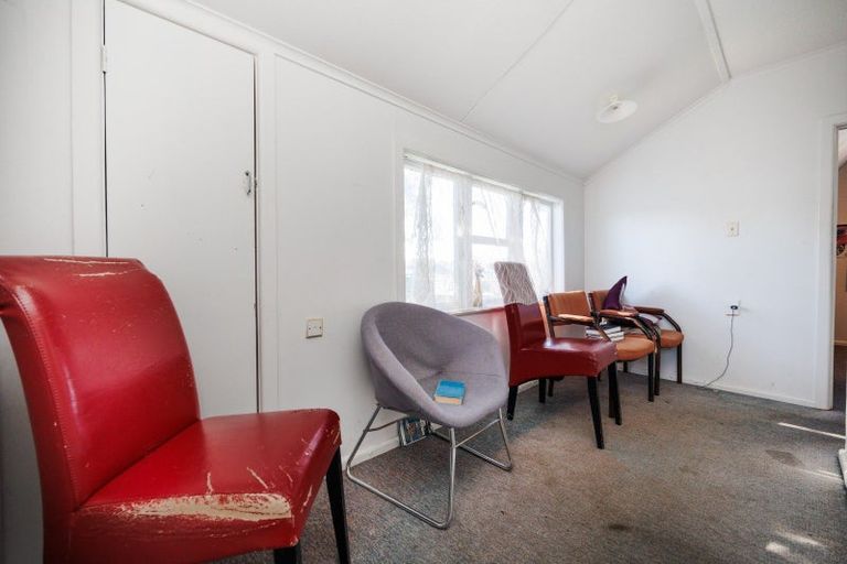 Photo of property in 2 Antrim Place, Hokowhitu, Palmerston North, 4410