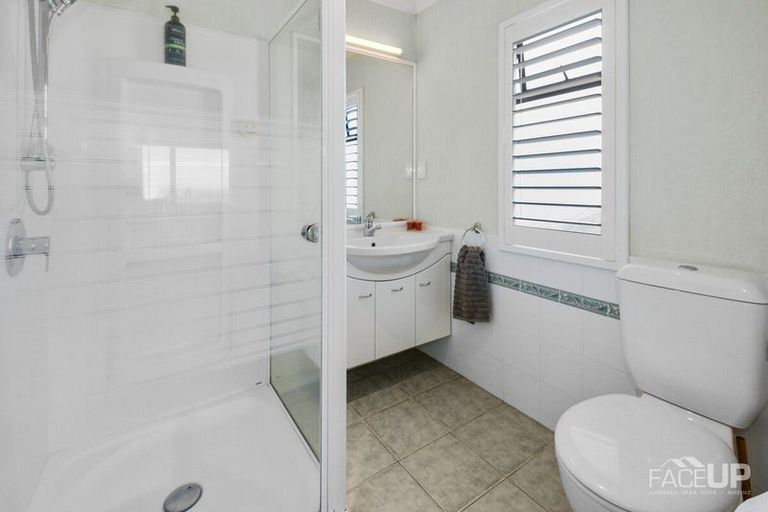 Photo of property in 57 Wiseley Road, West Harbour, Auckland, 0618