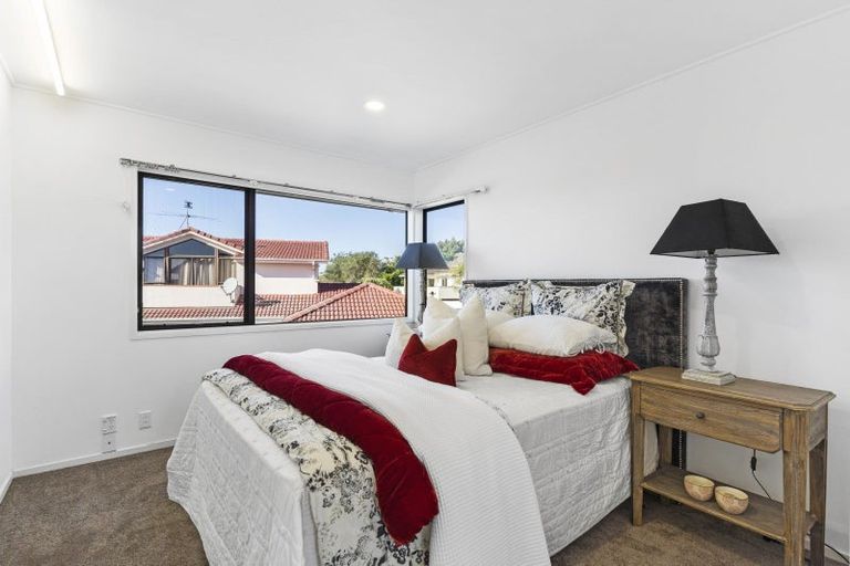 Photo of property in 23 Gillard Place, Eastern Beach, Auckland, 2012